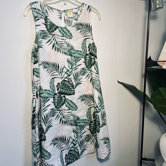 C&C California Dresses & Skirts - 🌻C & C CALIFORNIA 100% Linen Sundress in Tropical Print Size: Small
